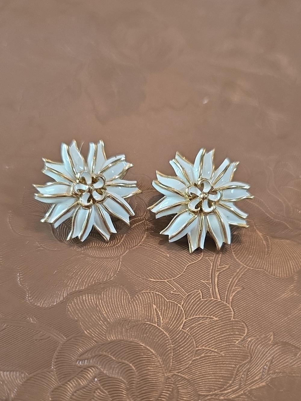 Trifari Vintage Crown Gold-Trim White Flower Clip On Earrings. 1" Diam